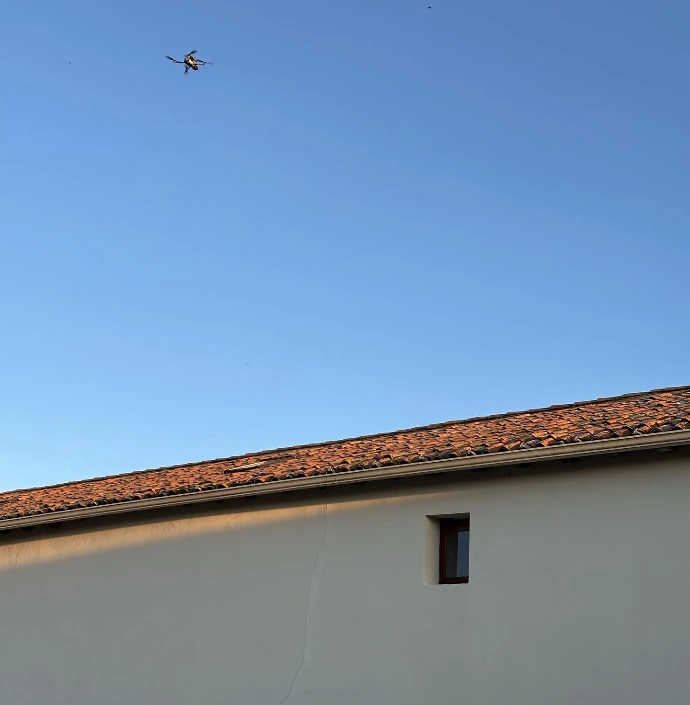 inspection d'une toiture par drone 